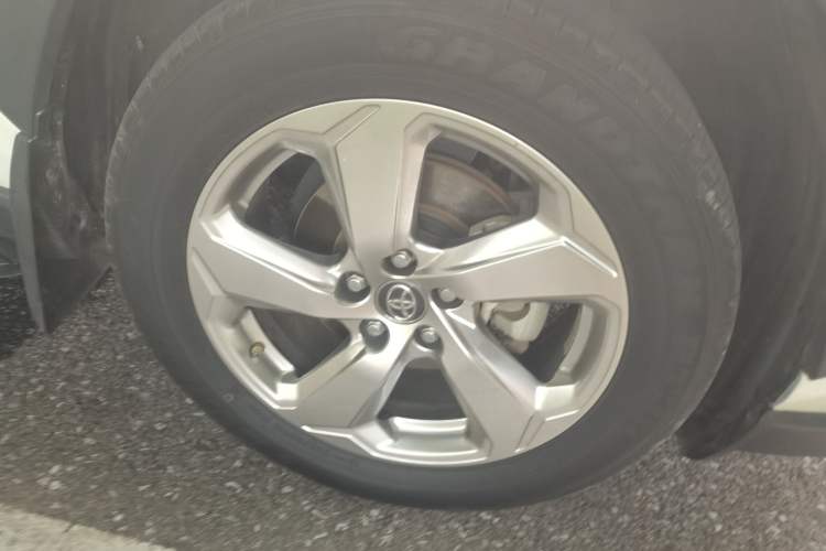 Used Toyota RAV4 2020 Dual-Engine 2.5L E-CVT Two-Wheel Drive Elite Edition Right Front Wheel Hub