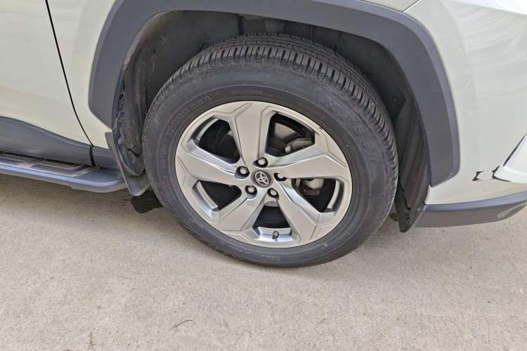 Used Toyota RAV4 2020 2.0L CVT Two-Wheel Drive Fashion Edition Right Front Wheel Hub