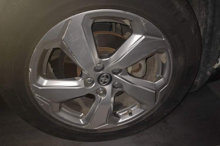 Used Toyota RAV4 2020 2.0L CVT 4x4 Trend Edition Right Front Wheel Hub