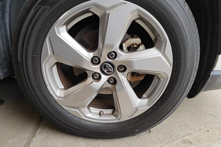 Used Toyota RAV4 2020 2.0L CVT Two-Wheel Drive Fashion Edition Right Front Wheel Hub