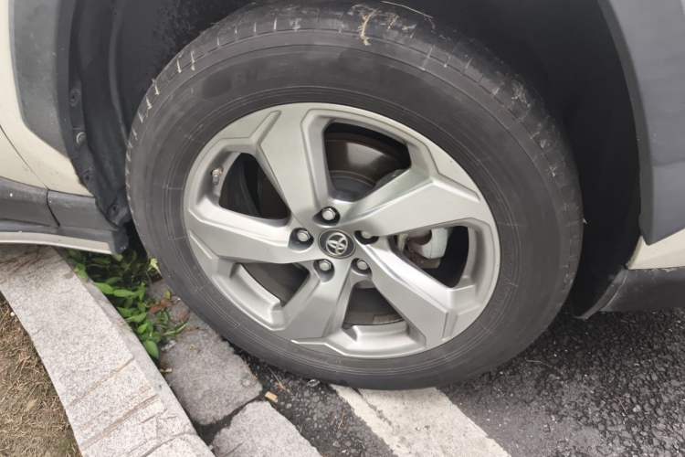 Used Toyota RAV4 2020 2.0L CVT Two-Wheel Drive Fashion PLUS Edition Right Front Wheel Hub