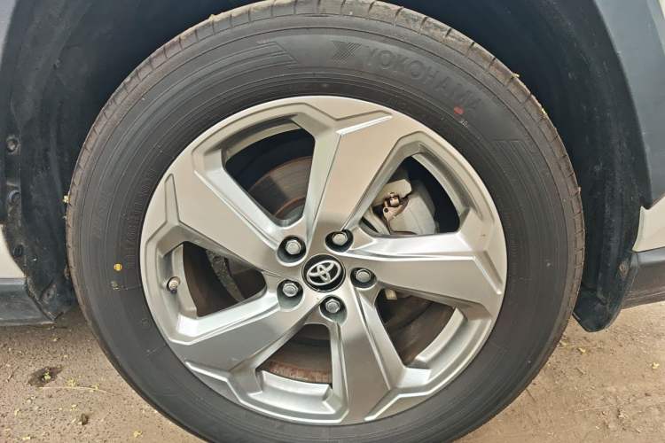 Used Toyota RAV4 2020 2.0L CVT Two-Wheel Drive Fashion Edition Right Front Wheel Hub