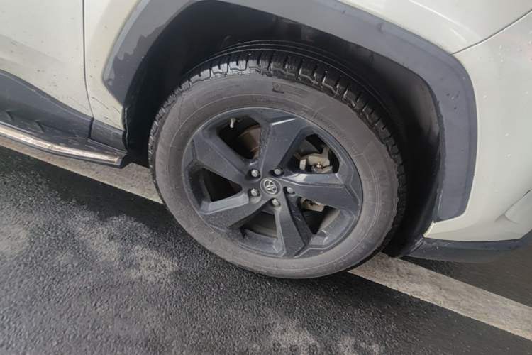 Used Toyota RAV4 2020 Dual-Engine 2.5L E-CVT 4x4 Elite PLUS Edition Right Front Wheel Hub