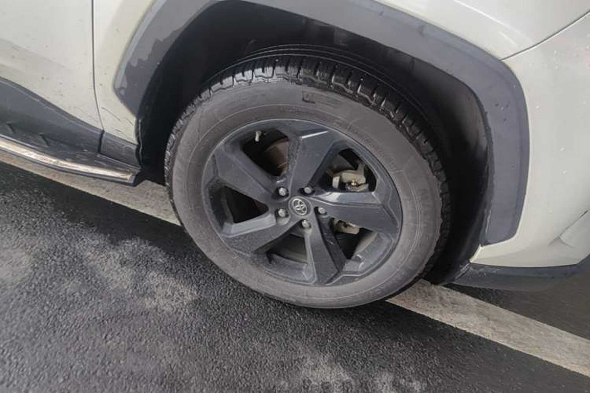 Used Toyota RAV4 2020 Dual-Engine 2.5L E-CVT 4x4 Elite PLUS Edition Right Front Wheel Hub