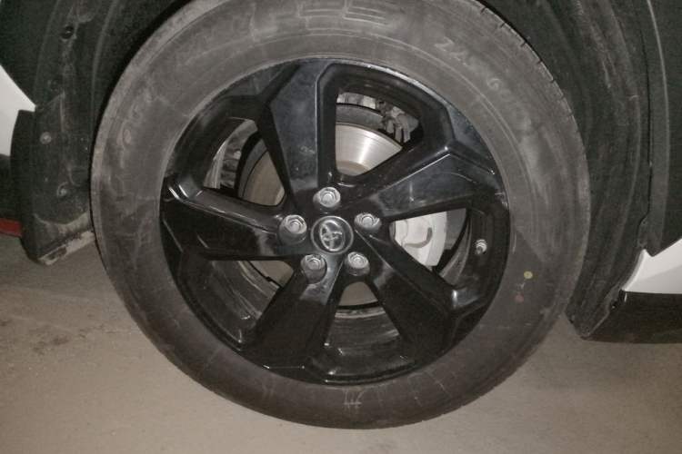 Used Toyota RAV4 2020 Dual-Engine 2.5L E-CVT 4x4 Elite PLUS Edition Right Front Wheel Hub