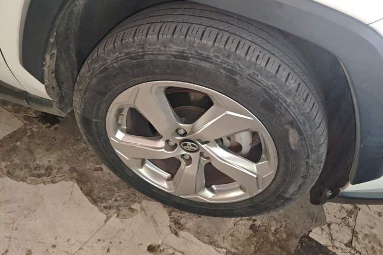 Used Toyota RAV4 2020 Dual-Engine 2.5L E-CVT Two-Wheel Drive Elite Edition Right Front Wheel Hub