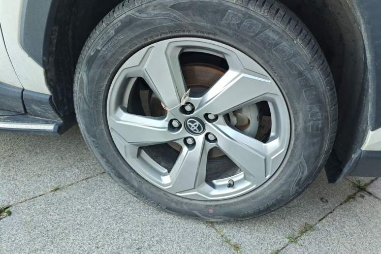 Used Toyota RAV4 2020 2.0L CVT Two-Wheel Drive Fashion Edition Right Front Wheel Hub