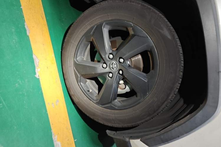 Used Toyota RAV4 2020 Dual-Motor 2.5L E-CVT Four-Wheel Drive Flagship Edition Right Front Wheel Hub