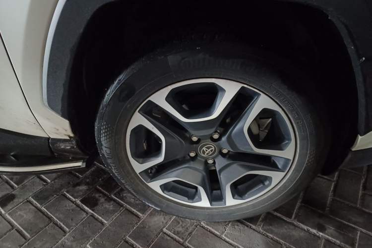Used Toyota RAV4 2020 2.0L CVT Two-Wheel Drive Prestige Edition Right Front Wheel Hub