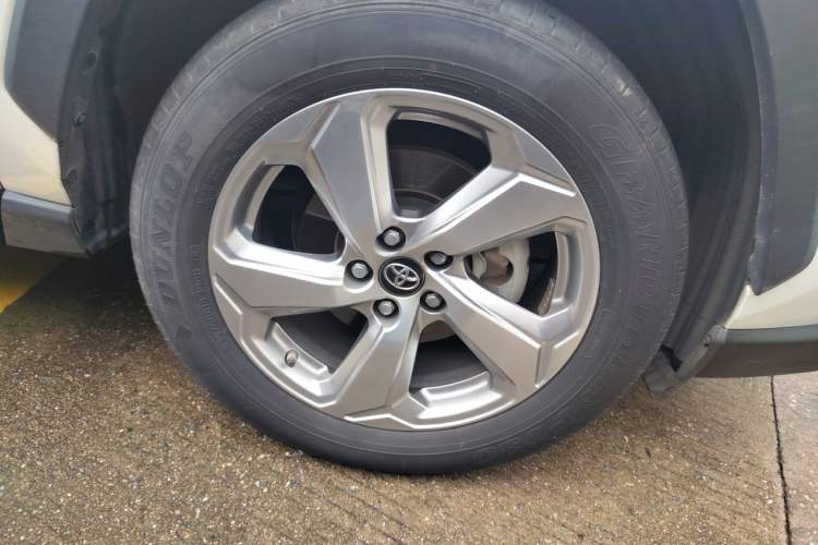 Used Toyota RAV4 2020 Dual-Engine 2.5L E-CVT Two-Wheel Drive Elite Edition Right Front Wheel Hub