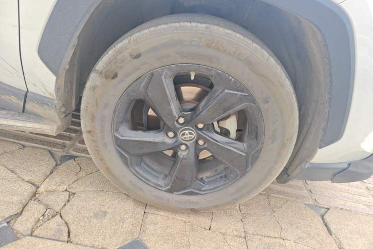 Used Toyota RAV4 2020 Dual-Engine 2.5L E-CVT 4x4 Elite PLUS Edition Right Front Wheel Hub
