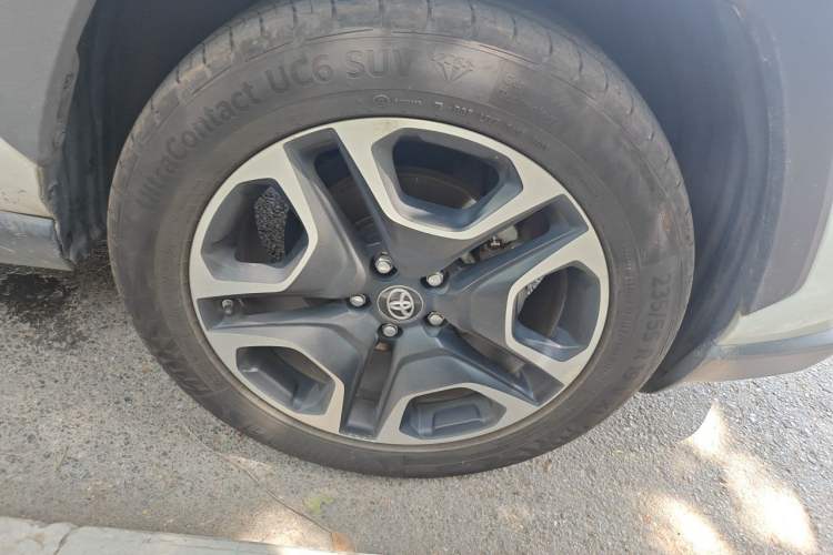 Used Toyota RAV4 2020 2.0L CVT Two-Wheel Drive Prestige Edition Right Front Wheel Hub