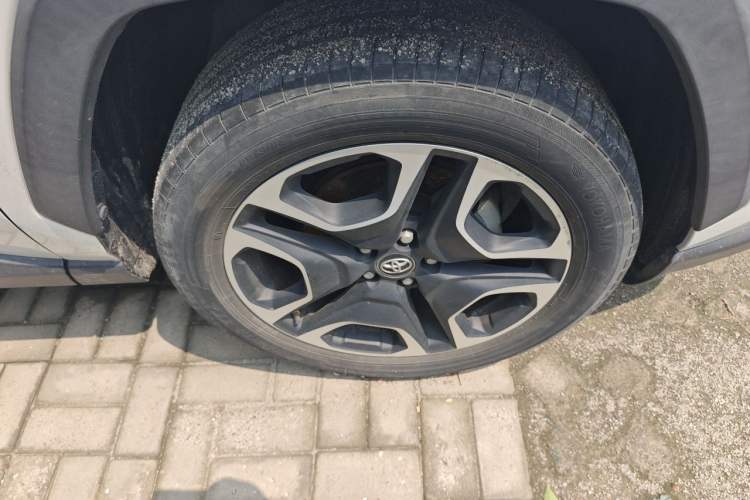 Used Toyota RAV4 2020 2.0L CVT Two-Wheel Drive Prestige Edition Right Front Wheel Hub