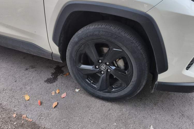 Used Toyota RAV4 2020 Dual-Engine 2.5L E-CVT 4x4 Elite PLUS Edition Right Front Wheel Hub