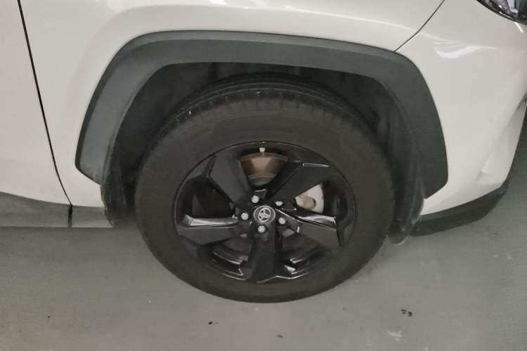 Used Toyota RAV4 2020 Dual-Engine 2.5L E-CVT 4x4 Elite PLUS Edition Right Front Wheel Hub
