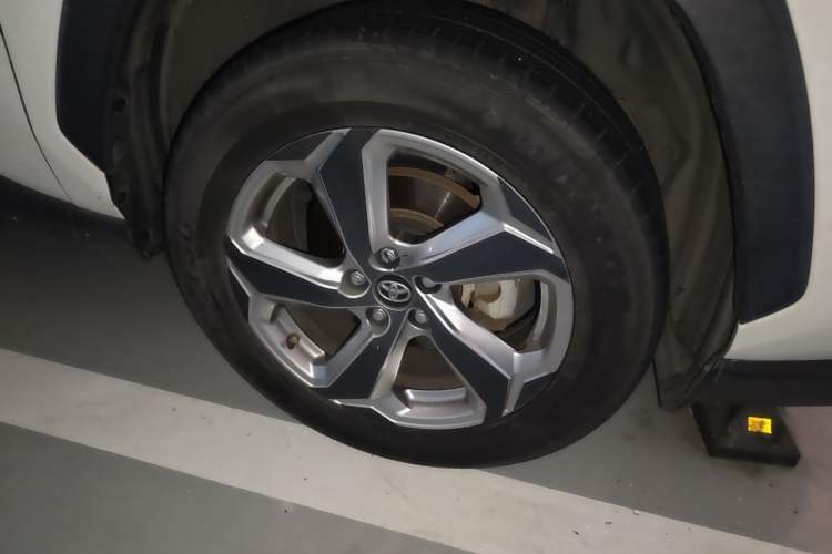 Used Toyota RAV4 2020 2.0L CVT Two-Wheel Drive Fashion Edition Right Front Wheel Hub