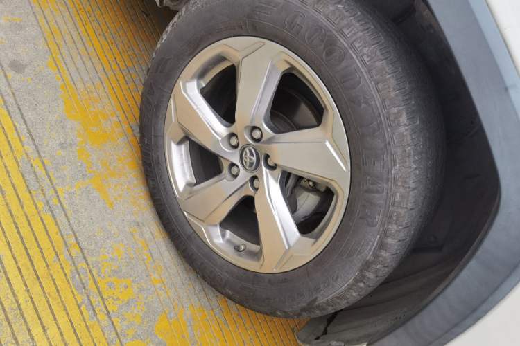 Used Toyota RAV4 2020 2.0L CVT Two-Wheel Drive Fashion Edition Right Front Wheel Hub