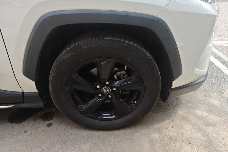 Used Toyota RAV4 2020 Dual-Engine 2.5L E-CVT Four-Wheel Drive Elite Edition Right Front Wheel Hub
