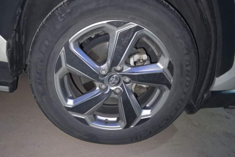 Used Toyota RAV4 2020 2.0L CVT Two-Wheel Drive Fashion PLUS Edition Right Front Wheel Hub