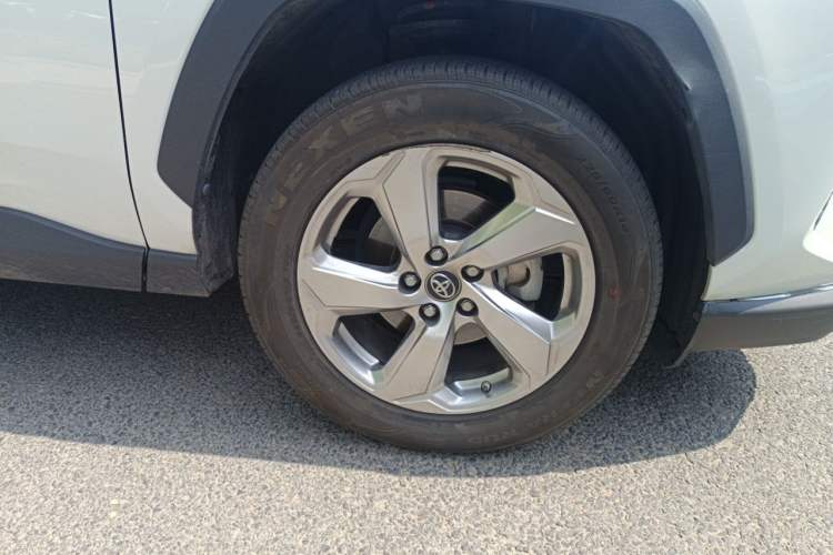 Used Toyota RAV4 2020 2.0L CVT Two-Wheel Drive Fashion Edition Right Front Wheel Hub
