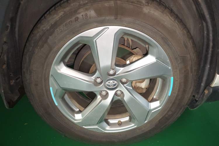 Used Toyota RAV4 2020 Dual-Engine 2.5L E-CVT Two-Wheel Drive Elite Edition Right Front Wheel Hub