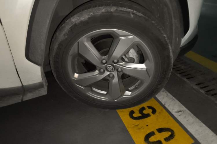 Used Toyota RAV4 2020 2.0L CVT 4x4 Style PLUS Edition Right Front Wheel Hub
