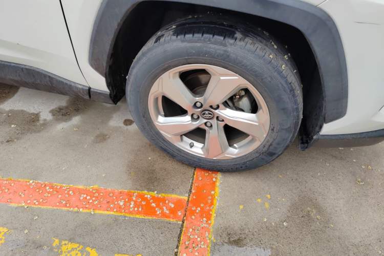 Used Toyota RAV4 2020 2.0L CVT Two-Wheel Drive Fashion Edition Right Front Wheel Hub