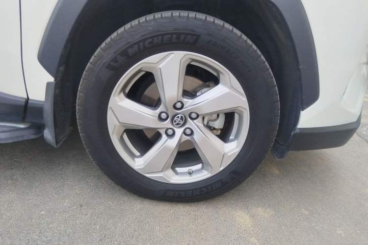 Used Toyota RAV4 2020 Dual-Engine 2.5L E-CVT Two-Wheel Drive Elite Edition Right Front Wheel Hub