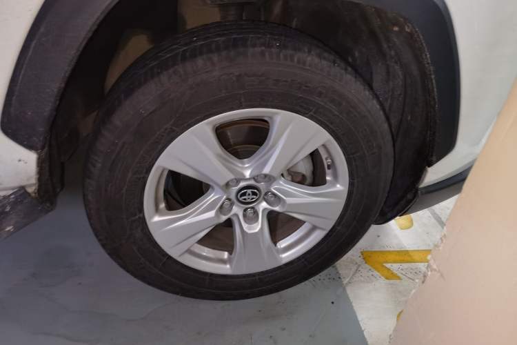 Used Toyota RAV4 2020 2.0L CVT Two-Wheel Drive Urban Edition Right Front Wheel Hub