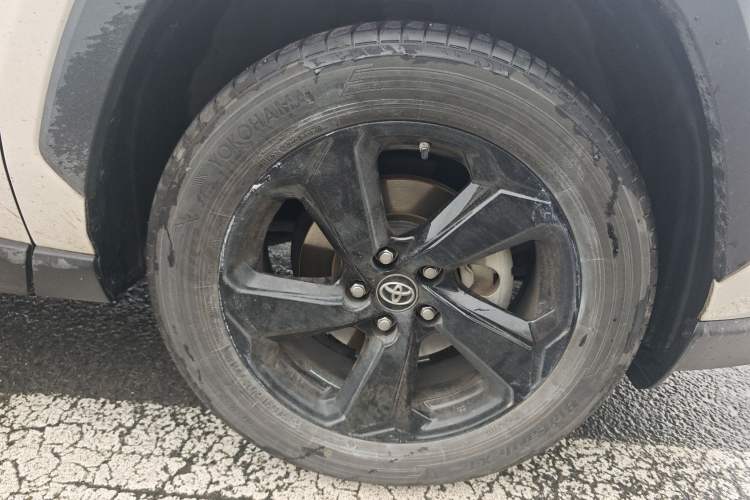 Used Toyota RAV4 2020 Dual-Engine 2.5L E-CVT Four-Wheel Drive Elite Edition Right Front Wheel Hub