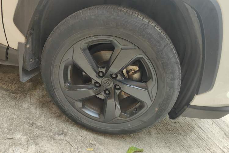Used Toyota RAV4 2020 2.0L CVT Two-Wheel Drive Fashion PLUS Edition Right Front Wheel Hub