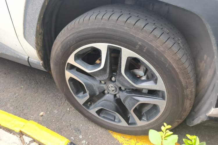 Used Toyota RAV4 2020 2.0L CVT Four-Wheel Drive Prestige Edition Right Front Wheel Hub