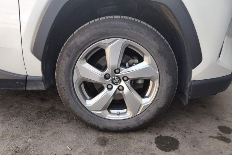 Used Toyota RAV4 2020 2.0L CVT Two-Wheel Drive Fashion Edition Right Front Wheel Hub