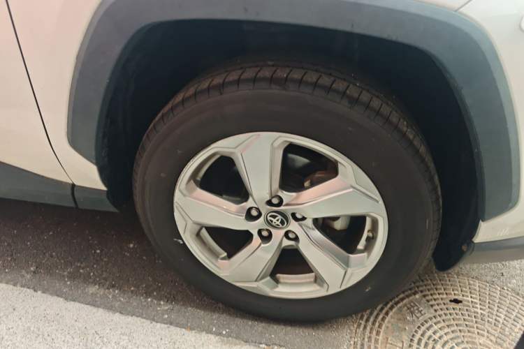Used Toyota RAV4 2020 2.0L CVT Two-Wheel Drive Fashion Edition Right Front Wheel Hub