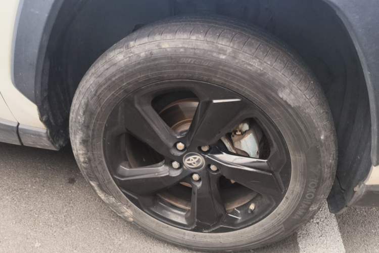 Used Toyota RAV4 2020 Dual-Engine 2.5L E-CVT 4x4 Elite PLUS Edition Right Front Wheel Hub