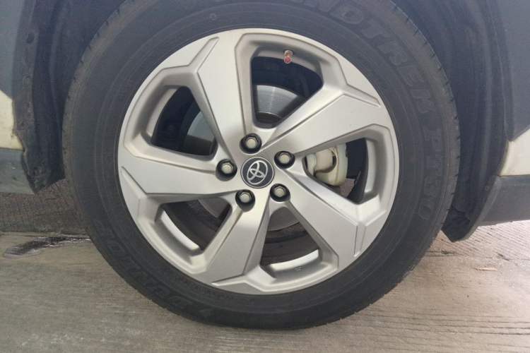 Used Toyota RAV4 2020 Dual-Engine 2.5L E-CVT Two-Wheel Drive Elite Edition Right Front Wheel Hub