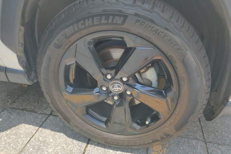 Used Toyota RAV4 2020 Dual-Engine 2.5L E-CVT Four-Wheel Drive Elite Edition Right Front Wheel Hub