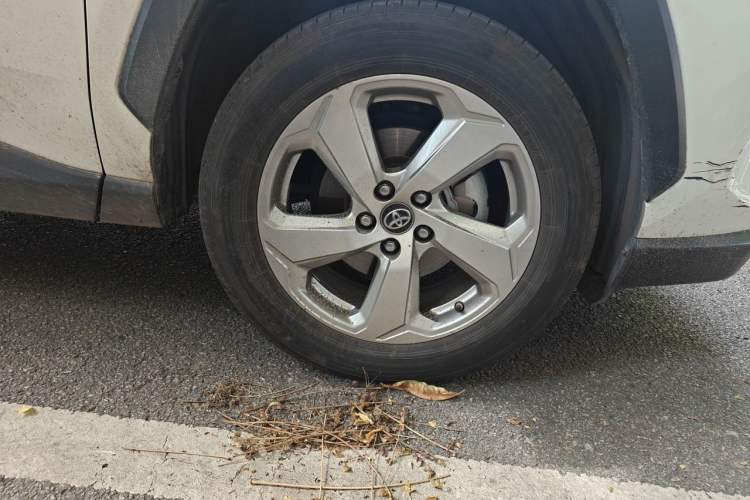 Used Toyota RAV4 2020 2.0L CVT Two-Wheel Drive Fashion Edition Right Front Wheel Hub