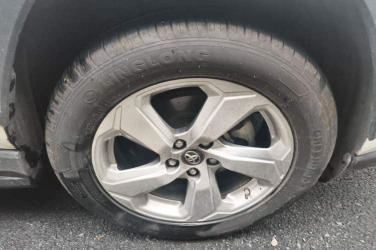 Used Toyota RAV4 2020 2.0L CVT 4x4 Trend Edition Right Front Wheel Hub