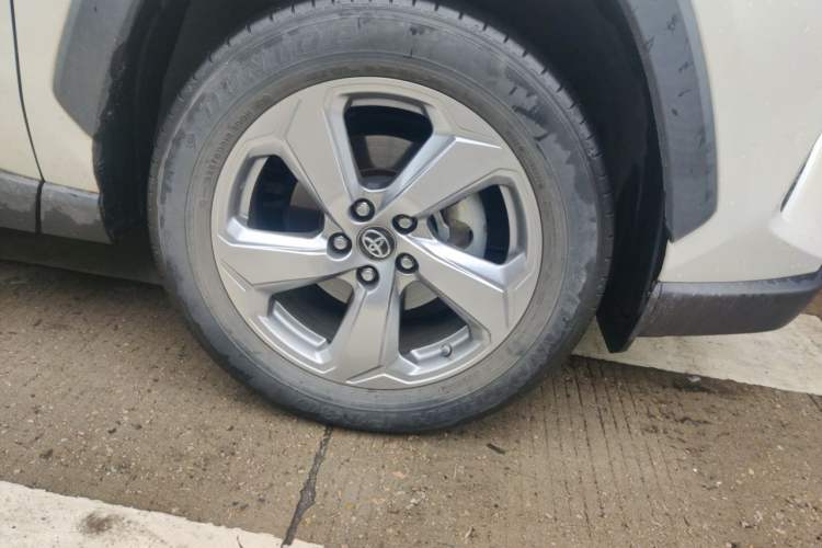 Used Toyota RAV4 2020 2.0L CVT Two-Wheel Drive Urban Edition Right Front Wheel Hub