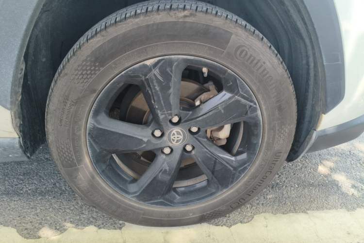 Used Toyota RAV4 2020 Dual-Engine 2.5L E-CVT 4x4 Elite PLUS Edition Right Front Wheel Hub