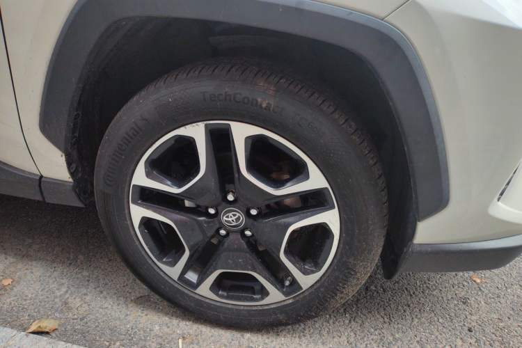 Used Toyota RAV4 2020 2.0L CVT Two-Wheel Drive Prestige Edition Right Front Wheel Hub