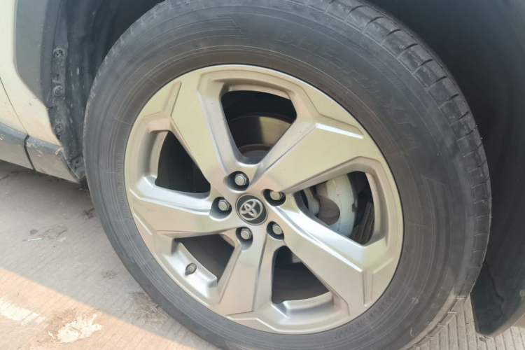 Used Toyota RAV4 2020 2.0L CVT Two-Wheel Drive Fashion Edition Right Front Wheel Hub