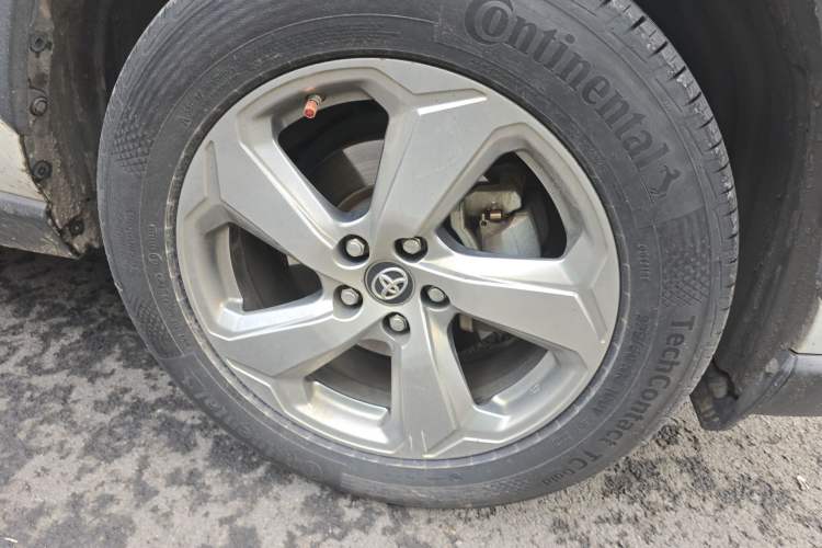 Used Toyota RAV4 2020 Dual-Engine 2.5L E-CVT Two-Wheel Drive Elite Edition Right Front Wheel Hub