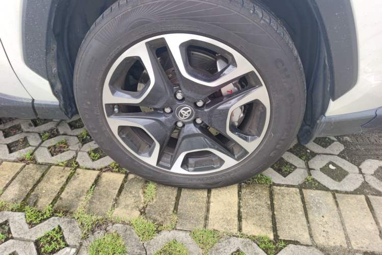 Used Toyota RAV4 2020 2.0L CVT Four-Wheel Drive Prestige Edition Right Front Wheel Hub