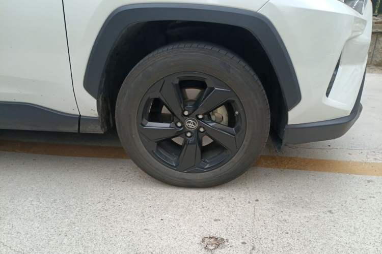 Used Toyota RAV4 2020 Dual-Engine 2.5L E-CVT Four-Wheel Drive Elite Edition Right Front Wheel Hub