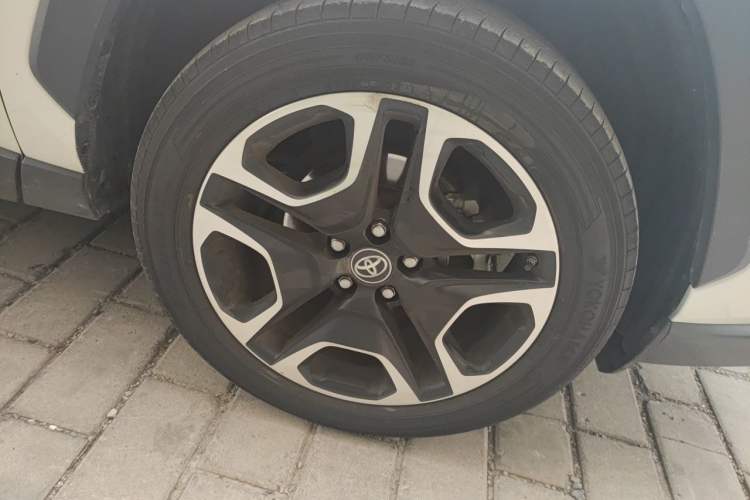 Used Toyota RAV4 2020 2.0L CVT Two-Wheel Drive Prestige Edition Right Front Wheel Hub