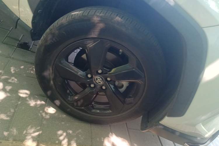 Used Toyota RAV4 2020 Dual-Motor 2.5L E-CVT Four-Wheel Drive Flagship Edition Right Front Wheel Hub