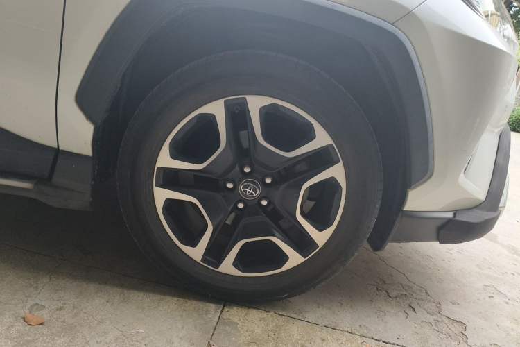 Used Toyota RAV4 2020 2.0L CVT Two-Wheel Drive Prestige Edition Right Front Wheel Hub