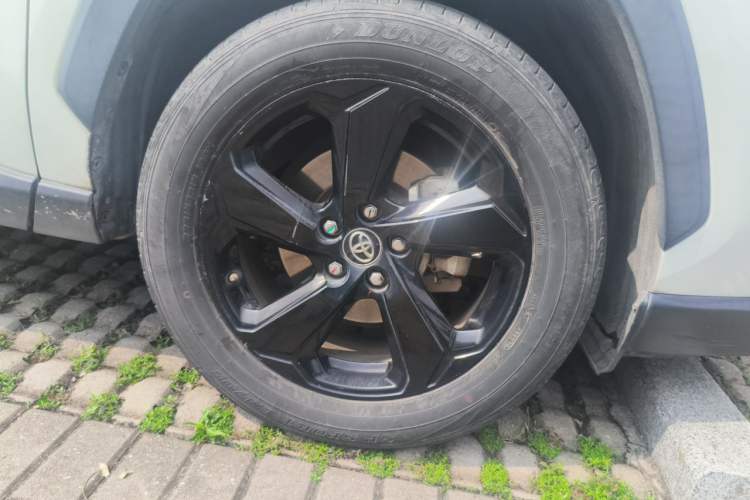 Used Toyota RAV4 2020 Dual-Engine 2.5L E-CVT Four-Wheel Drive Elite Edition Right Front Wheel Hub